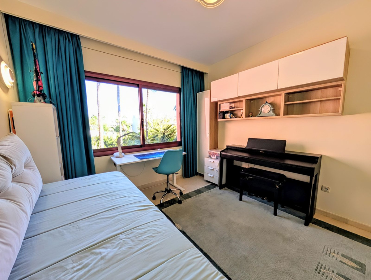 3 Bed Apartment for sale in New Golden Mile Costa Del Sol, Málaga, Spain