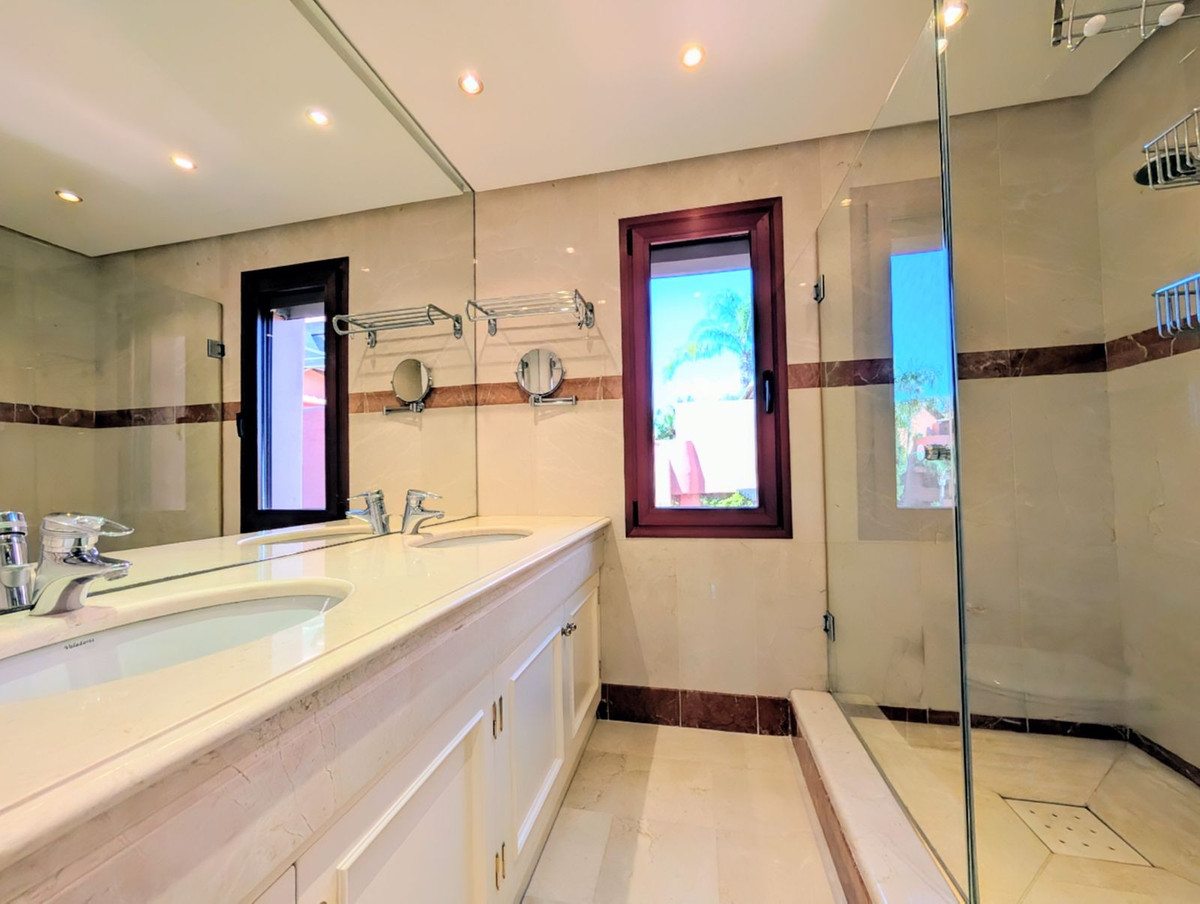 3 Bed Apartment for sale in New Golden Mile Costa Del Sol, Málaga, Spain