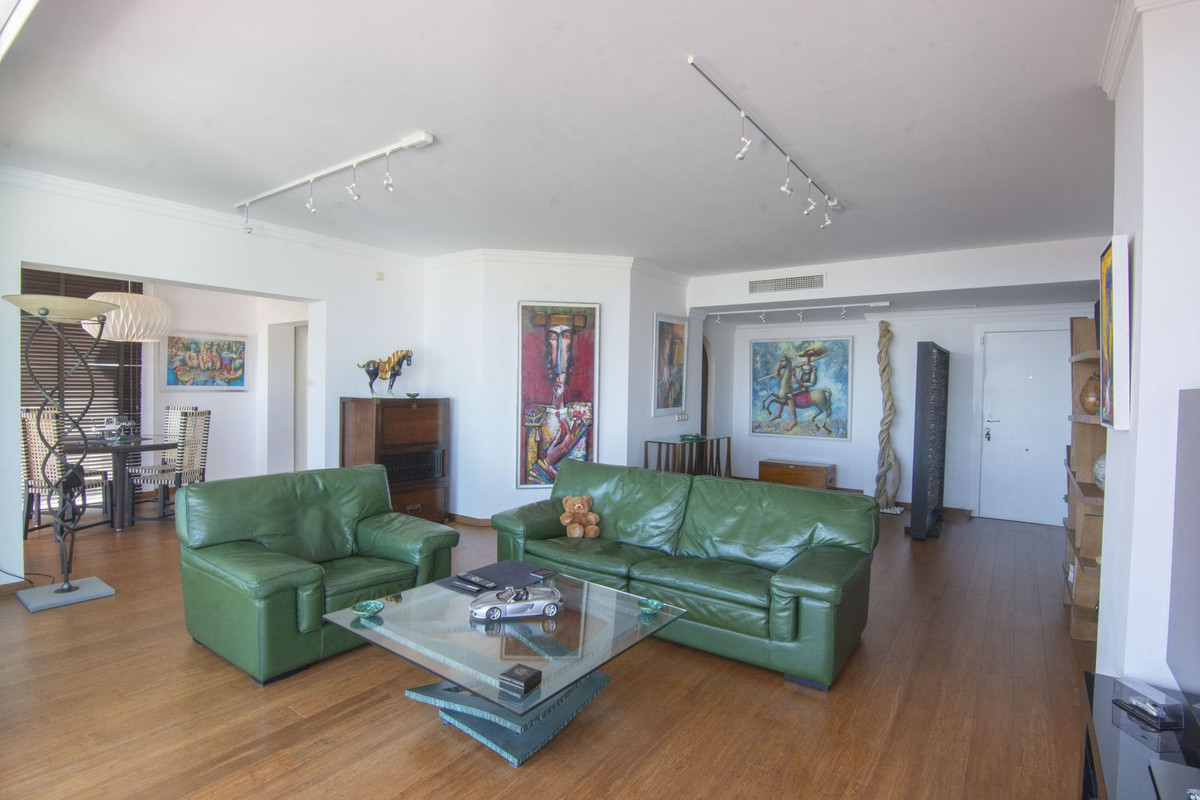 Se vende Apartamento Planta Media de 2 dormitorios en Costa Del Sol, Málaga, España