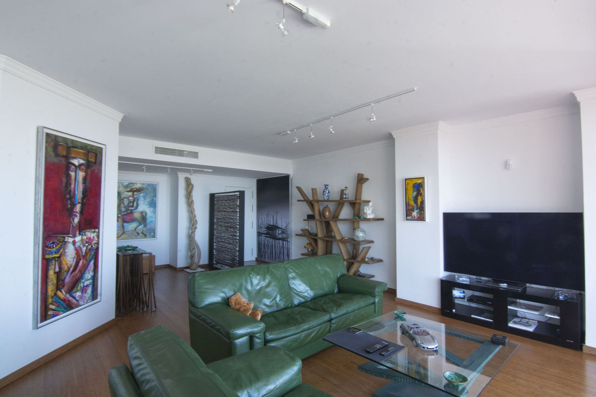 Se vende Apartamento Planta Media de 2 dormitorios en Costa Del Sol, Málaga, España