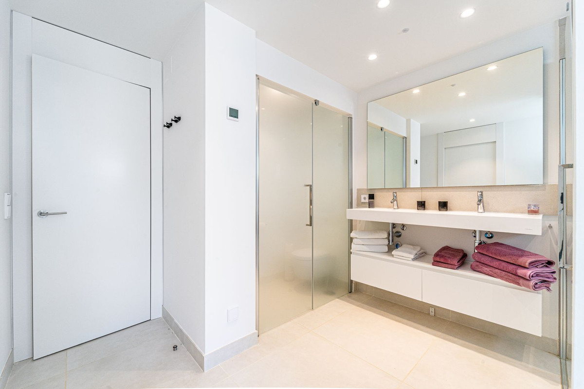 3 Bed Apartment for sale in Fuengirola Costa Del Sol, Málaga, Spain