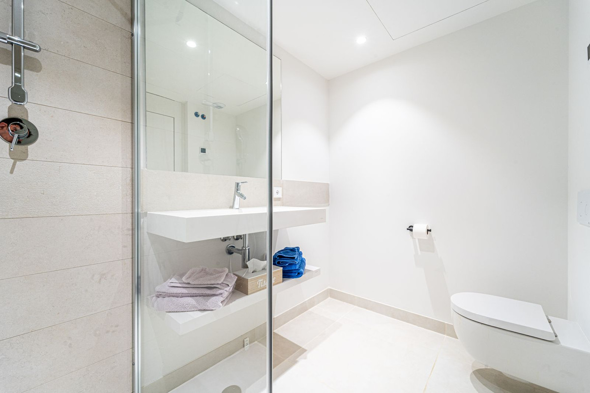 3 Bed Apartment for sale in Fuengirola Costa Del Sol, Málaga, Spain