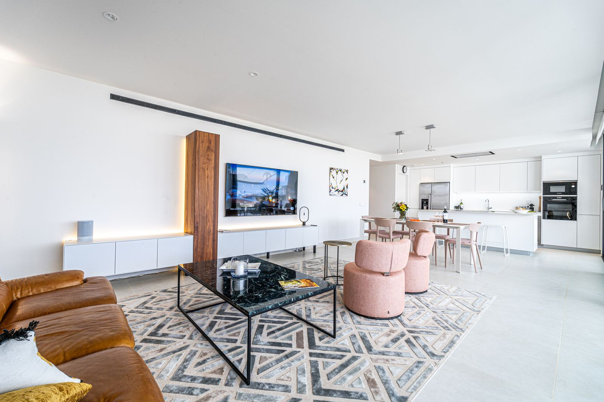 3 Bed Apartment for sale in Fuengirola Costa Del Sol, Málaga, Spain