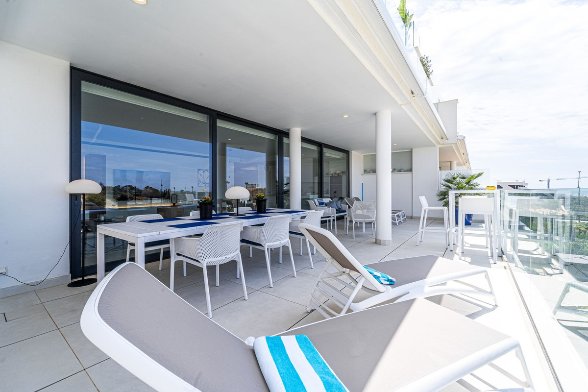 3 Bed Apartment for sale in Fuengirola Costa Del Sol, Málaga, Spain