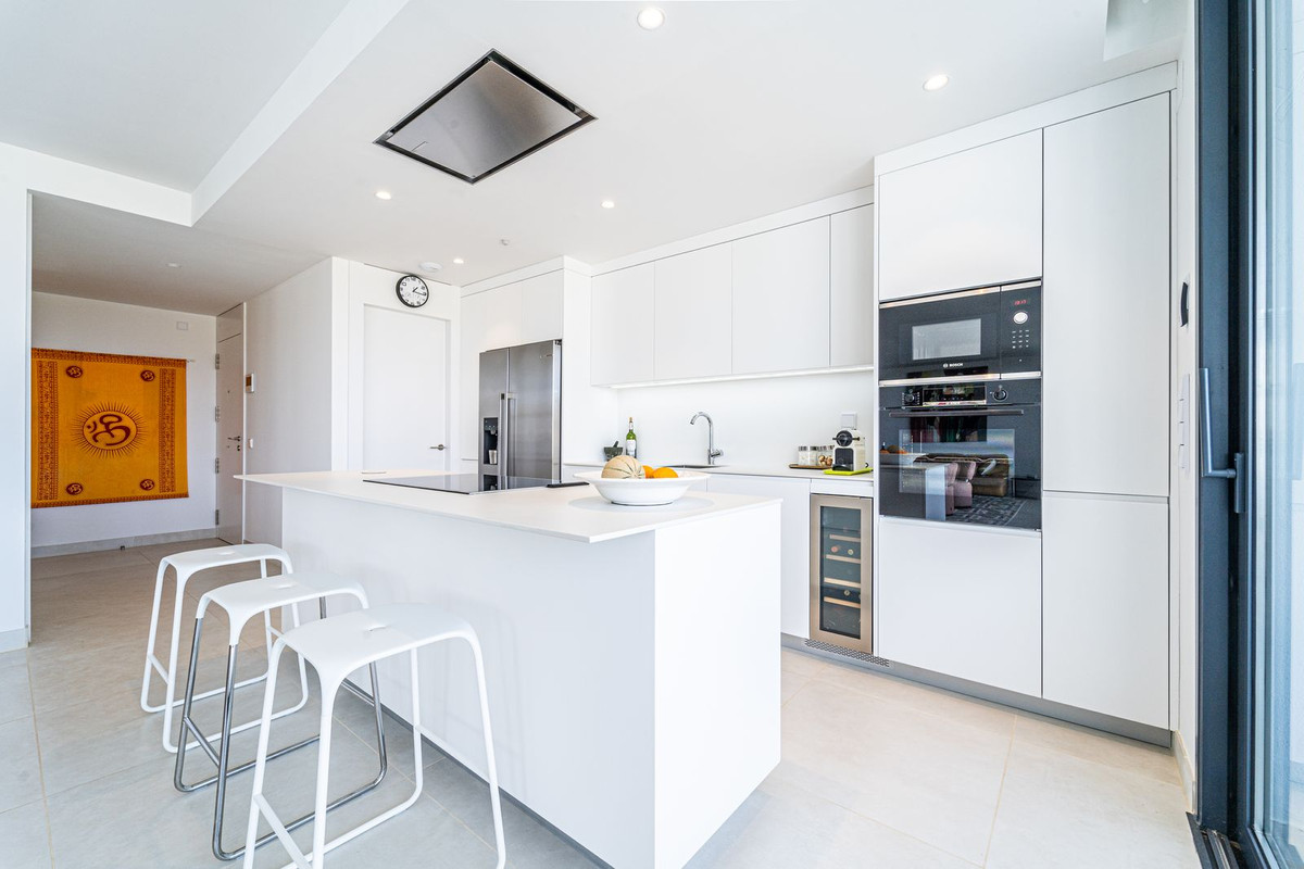3 Bed Apartment for sale in Fuengirola Costa Del Sol, Málaga, Spain