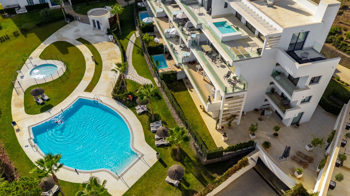3 Bed Apartment for sale in Fuengirola Costa Del Sol, Málaga, Spain