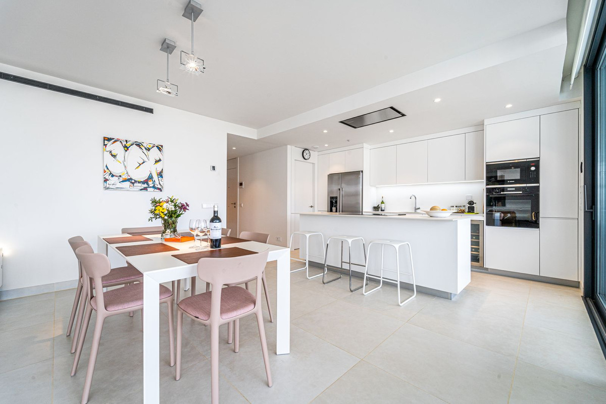 3 Bed Apartment for sale in Fuengirola Costa Del Sol, Málaga, Spain