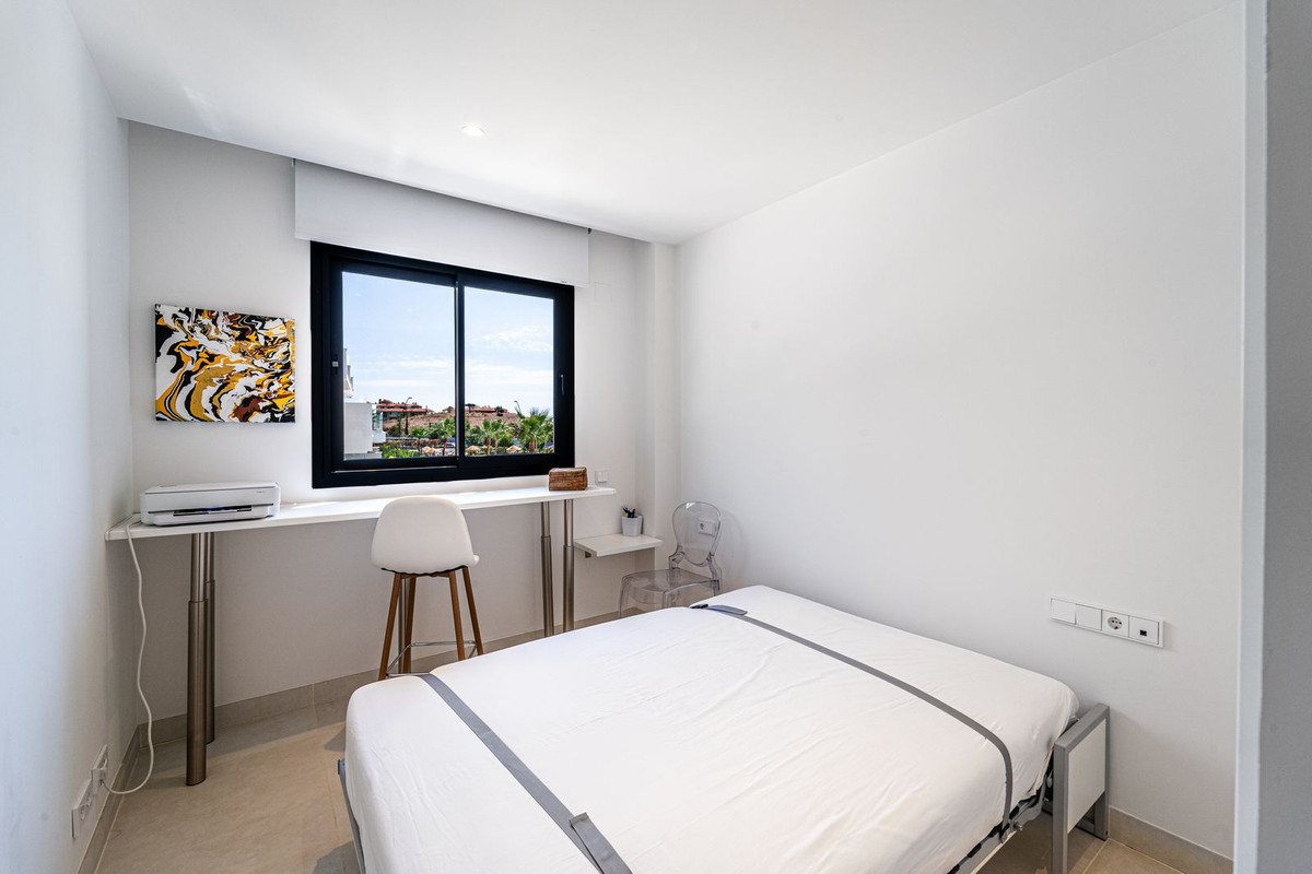 3 Bed Apartment for sale in Fuengirola Costa Del Sol, Málaga, Spain