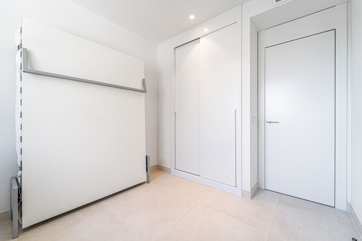 3 Bed Apartment for sale in Fuengirola Costa Del Sol, Málaga, Spain
