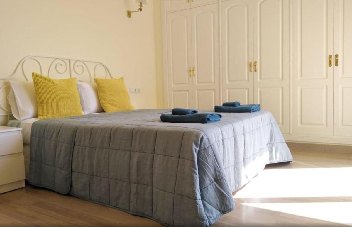 3 Bed Apartment for sale in Benalmadena Costa Costa Del Sol, Málaga, Spain