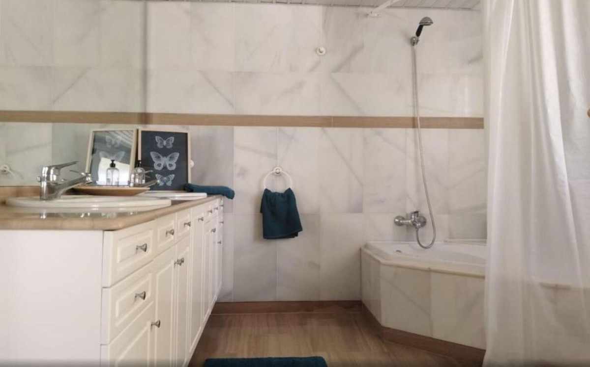 3 Bed Apartment for sale in Benalmadena Costa Costa Del Sol, Málaga, Spain