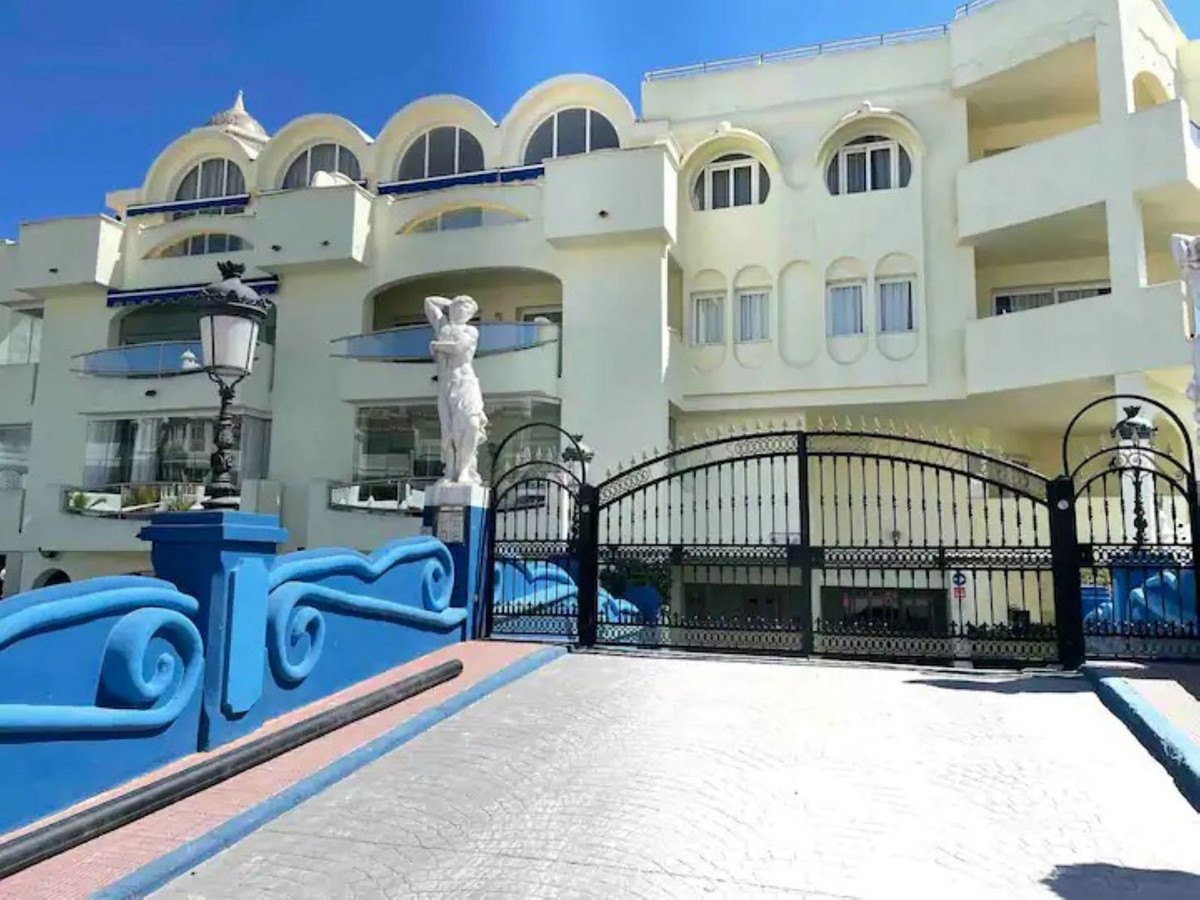 3 Bed Apartment for sale in Benalmadena Costa Costa Del Sol, Málaga, Spain