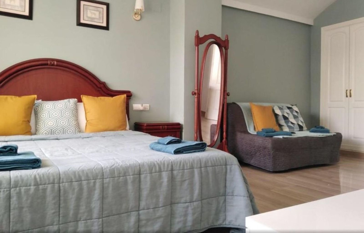 3 Bed Apartment for sale in Benalmadena Costa Costa Del Sol, Málaga, Spain