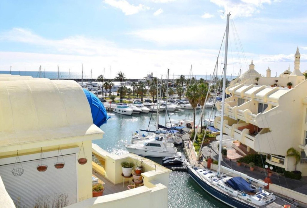 3 Bed Apartment for sale in Benalmadena Costa Costa Del Sol, Málaga, Spain