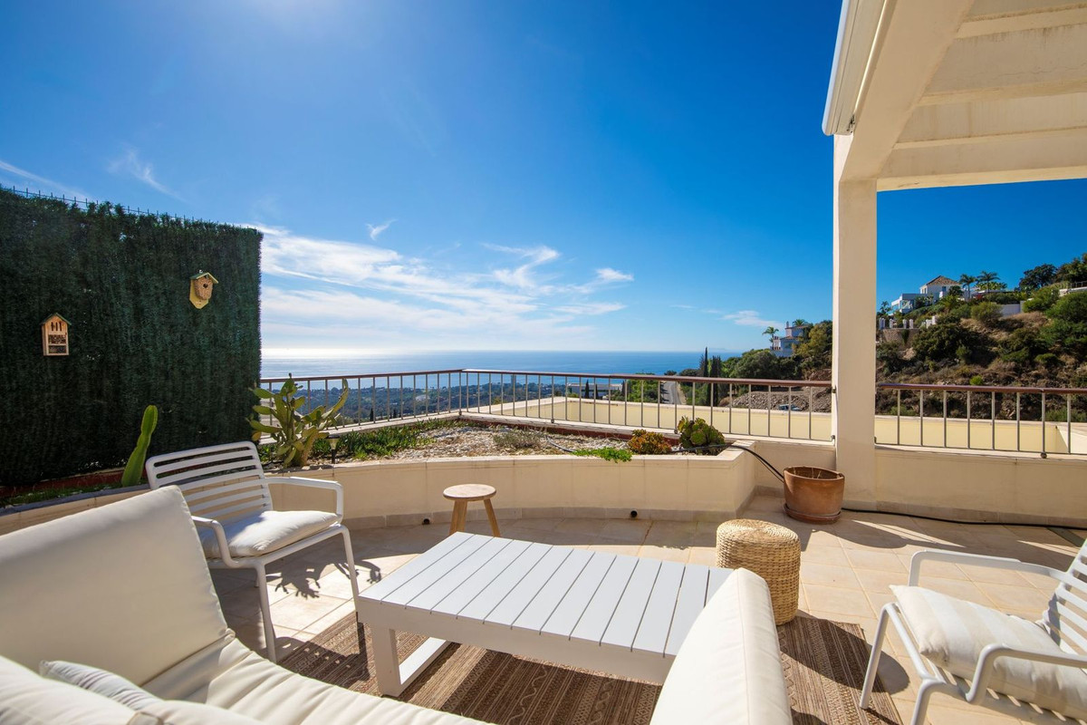 3 Bed Apartment for sale in Altos De Los Monteros Costa Del Sol, Málaga, Spain
