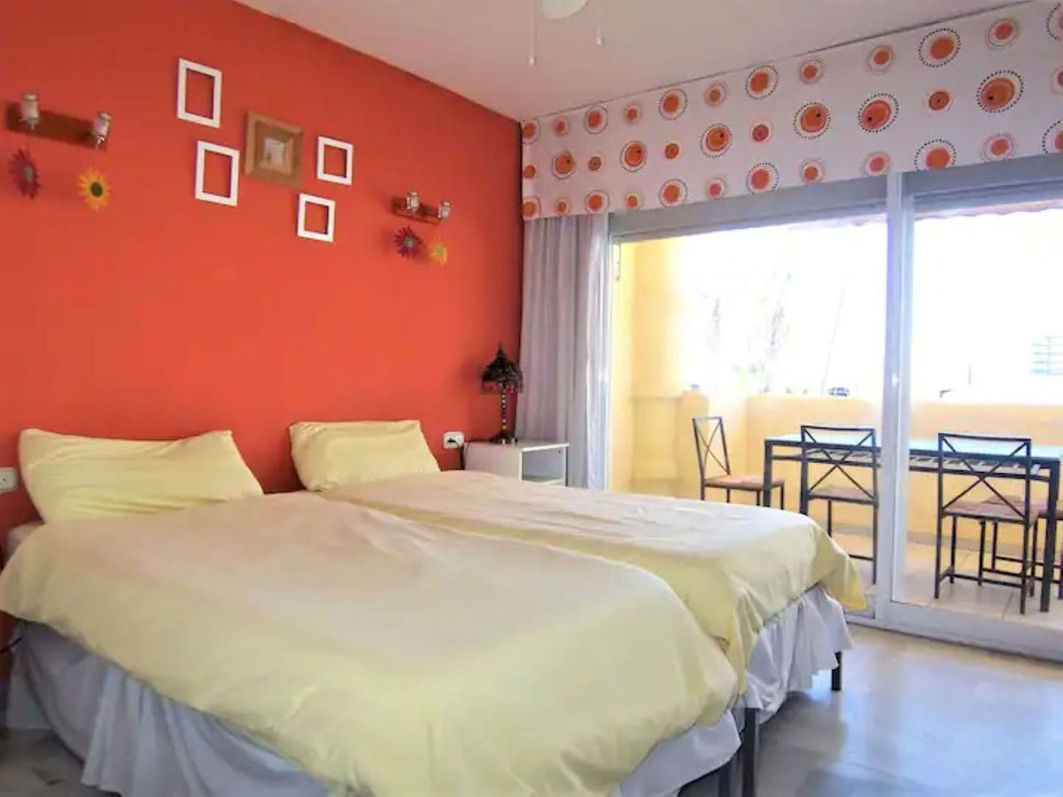 Se vende Apartamento Planta Media de 2 dormitorios en Costa Del Sol, Málaga, España