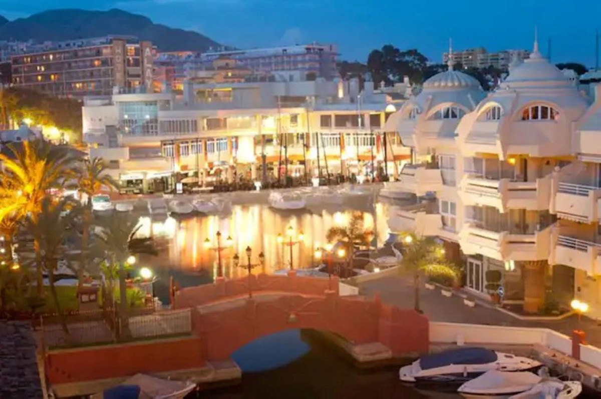 Se vende Apartamento Planta Media de 2 dormitorios en Costa Del Sol, Málaga, España