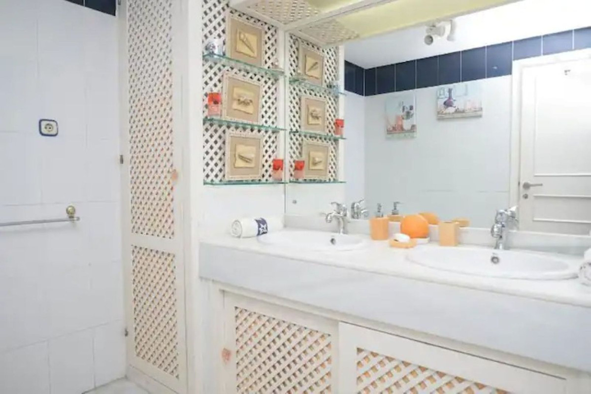 Se vende Apartamento Planta Media de 2 dormitorios en Costa Del Sol, Málaga, España
