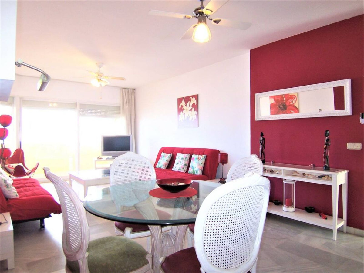 Se vende Apartamento Planta Media de 2 dormitorios en Costa Del Sol, Málaga, España