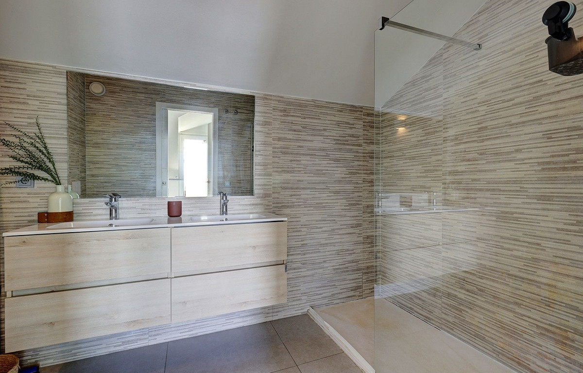 3 Bed Apartment for sale in Benalmadena Costa Del Sol, Málaga, Spain