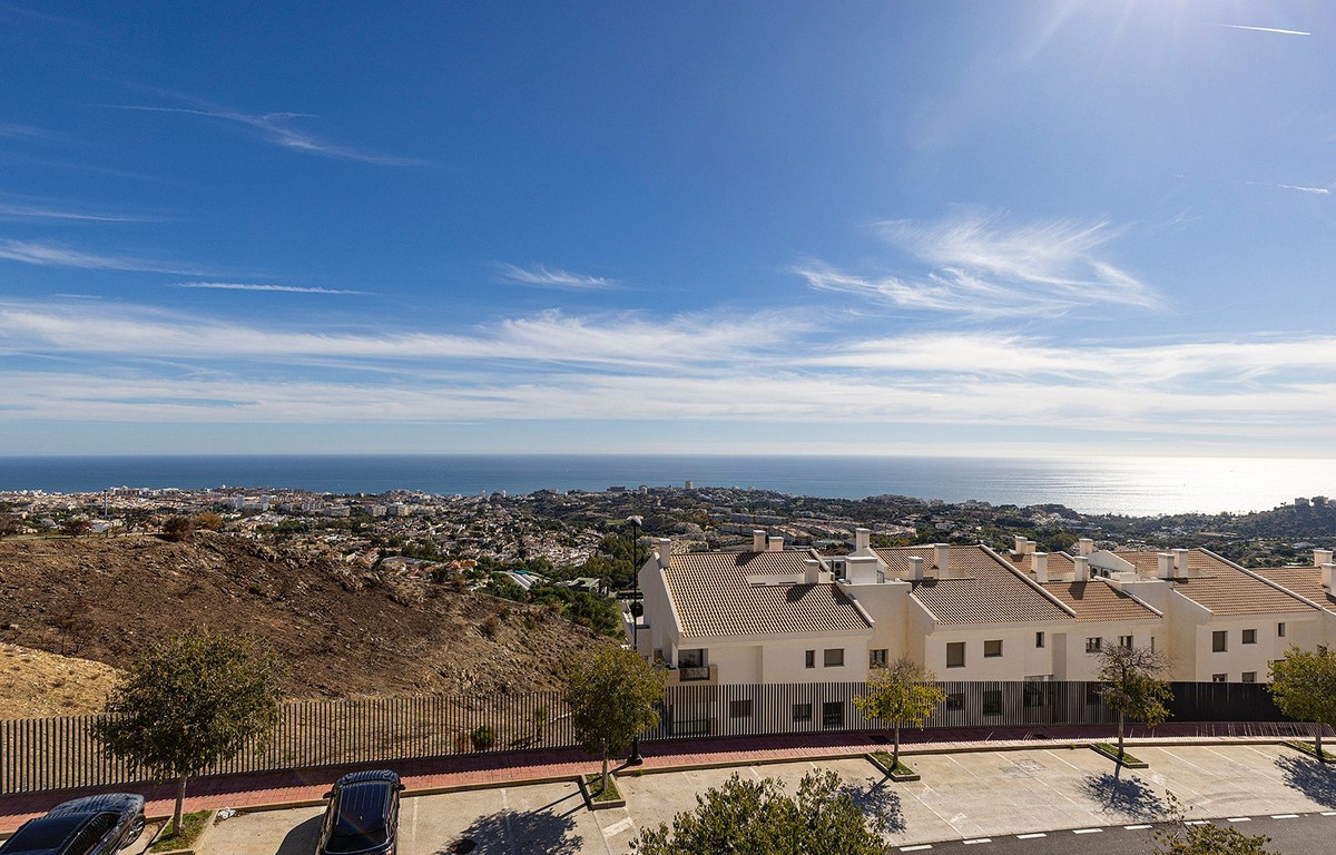 3 Bed Apartment for sale in Benalmadena Costa Del Sol, Málaga, Spain