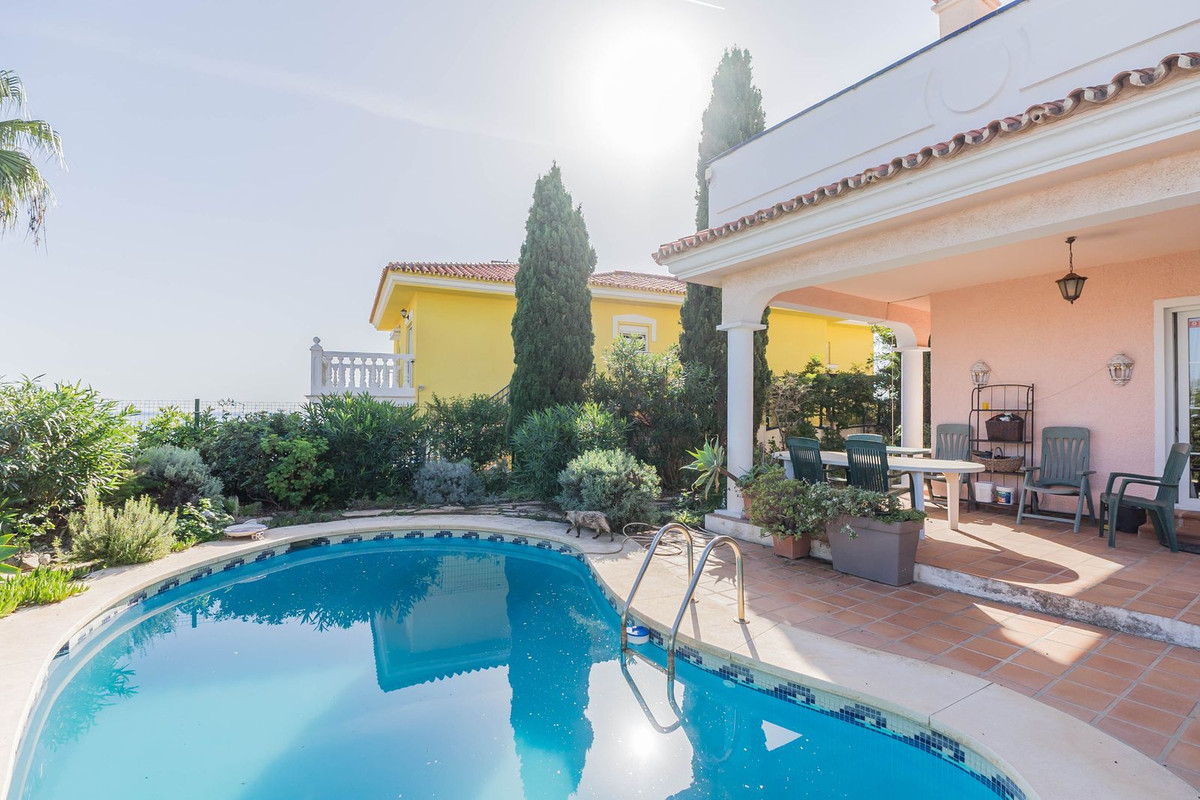 3 Bed Townhouse for sale in Fuengirola Costa Del Sol, Málaga, Spain