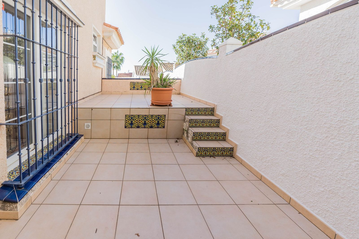 3 Bed Townhouse for sale in Fuengirola Costa Del Sol, Málaga, Spain