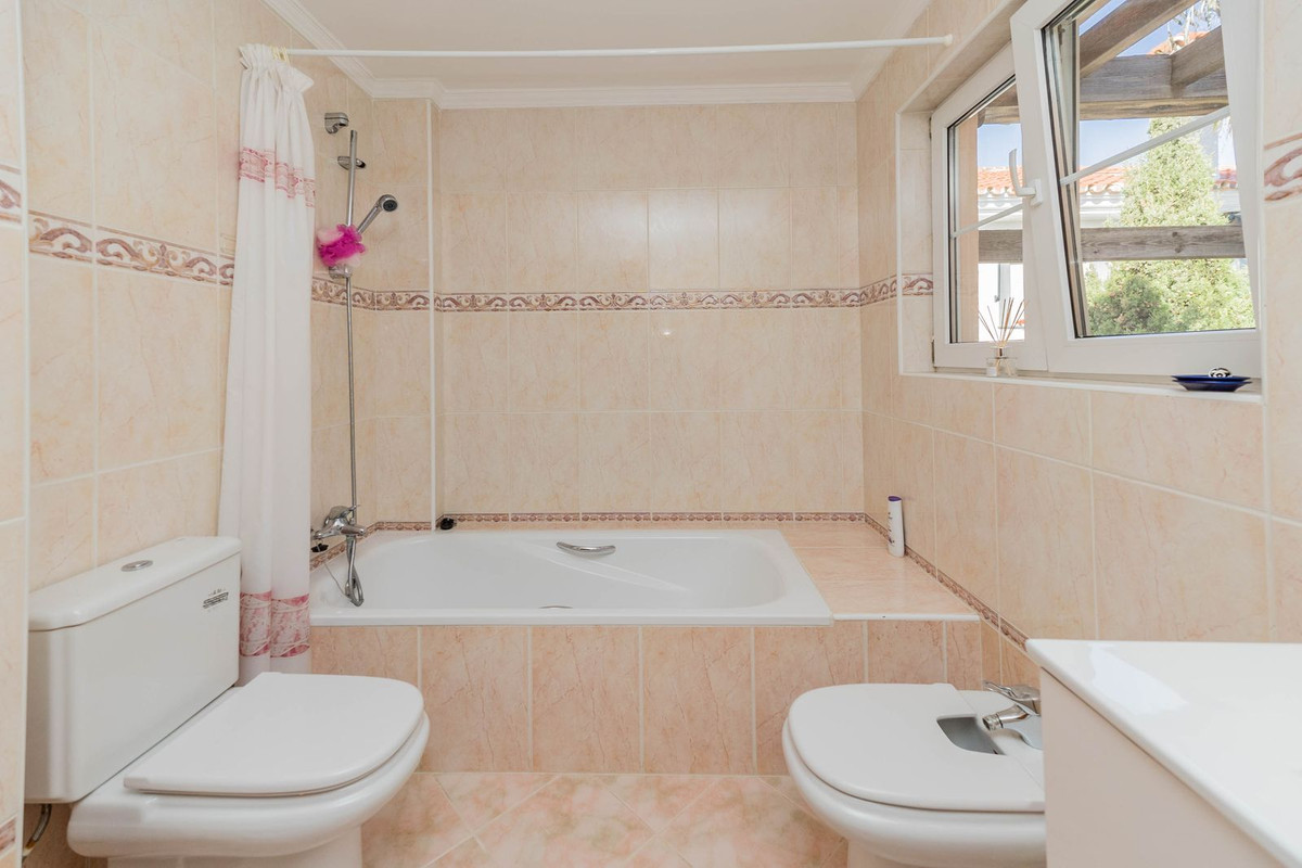 3 Bed Townhouse for sale in Fuengirola Costa Del Sol, Málaga, Spain