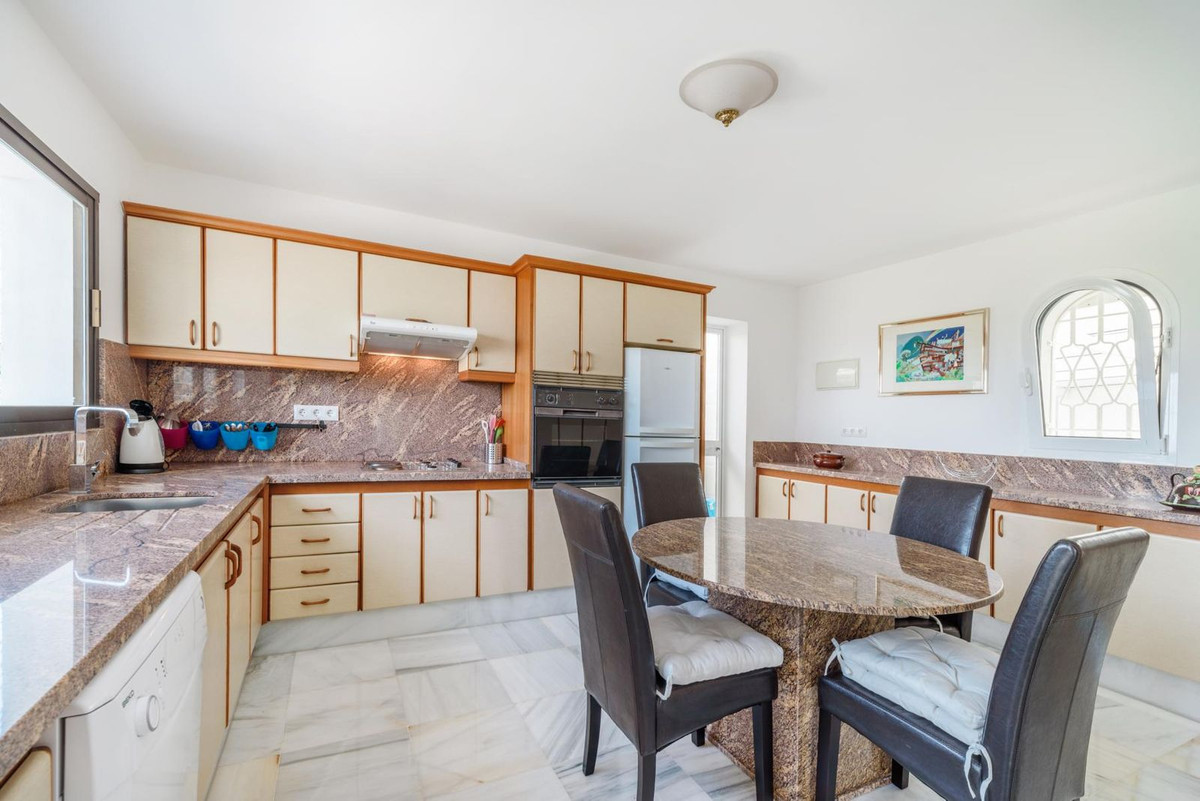 5 Bed Townhouse for sale in Estepona Costa Del Sol, Málaga, Spain