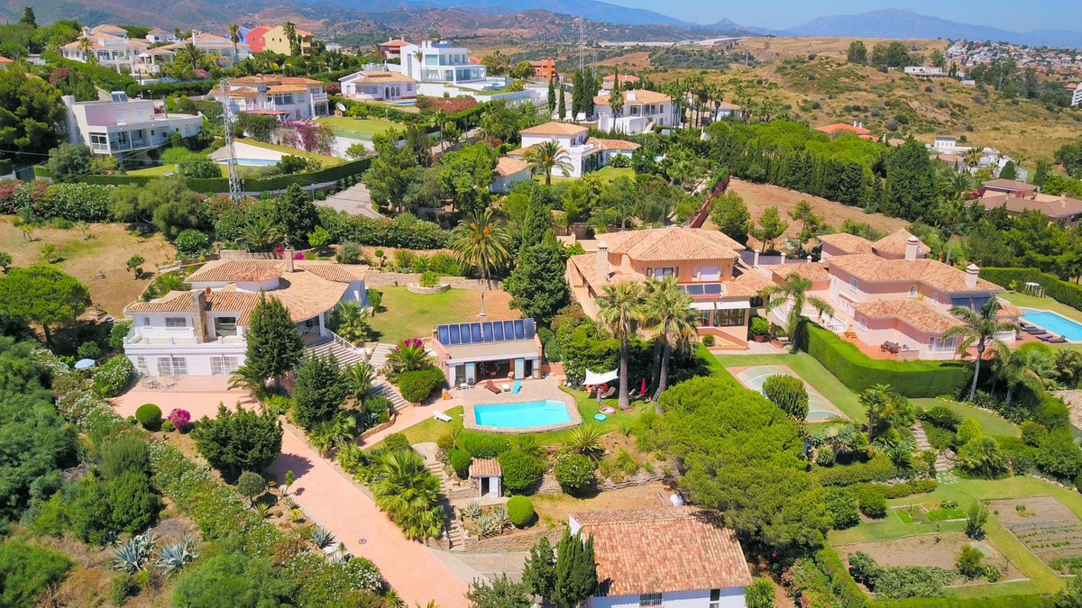 5 Bed Townhouse for sale in Estepona Costa Del Sol, Málaga, Spain