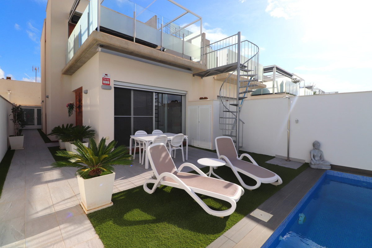 3 Bed Townhouse for sale in Daya Vieja Costa Blanca, Alicante, Spain