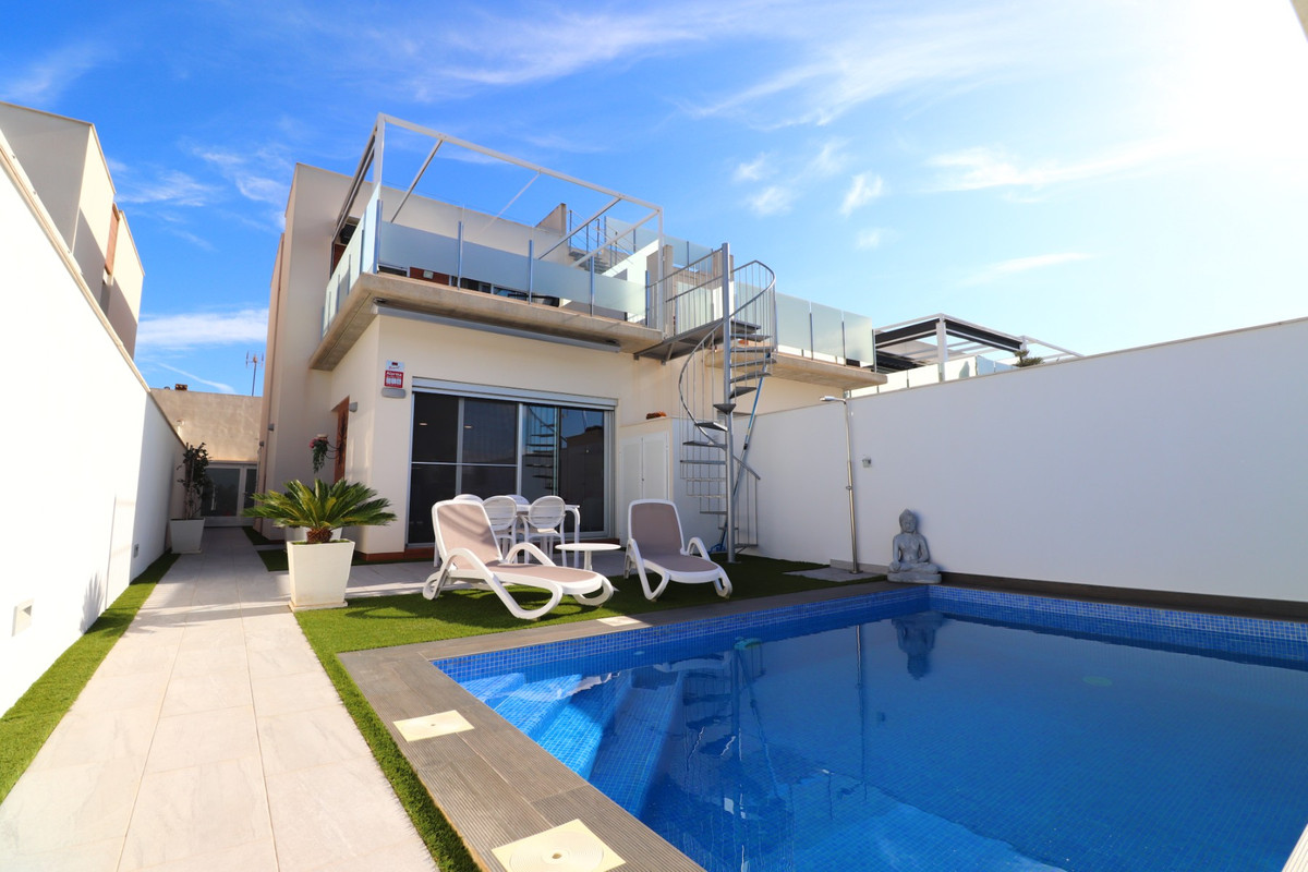 3 Bed Townhouse for sale in Daya Vieja Costa Blanca, Alicante, Spain