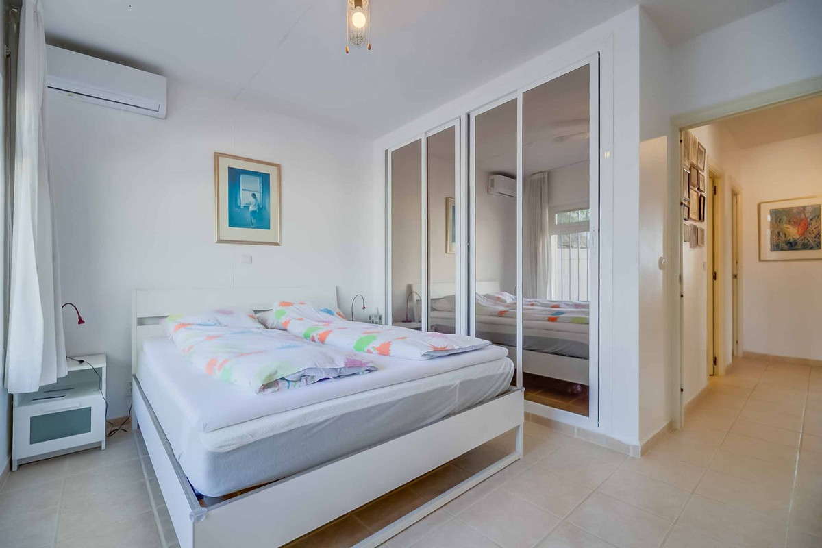 4 Bed Townhouse for sale in Sierrezuela Costa Del Sol, Málaga, Spain