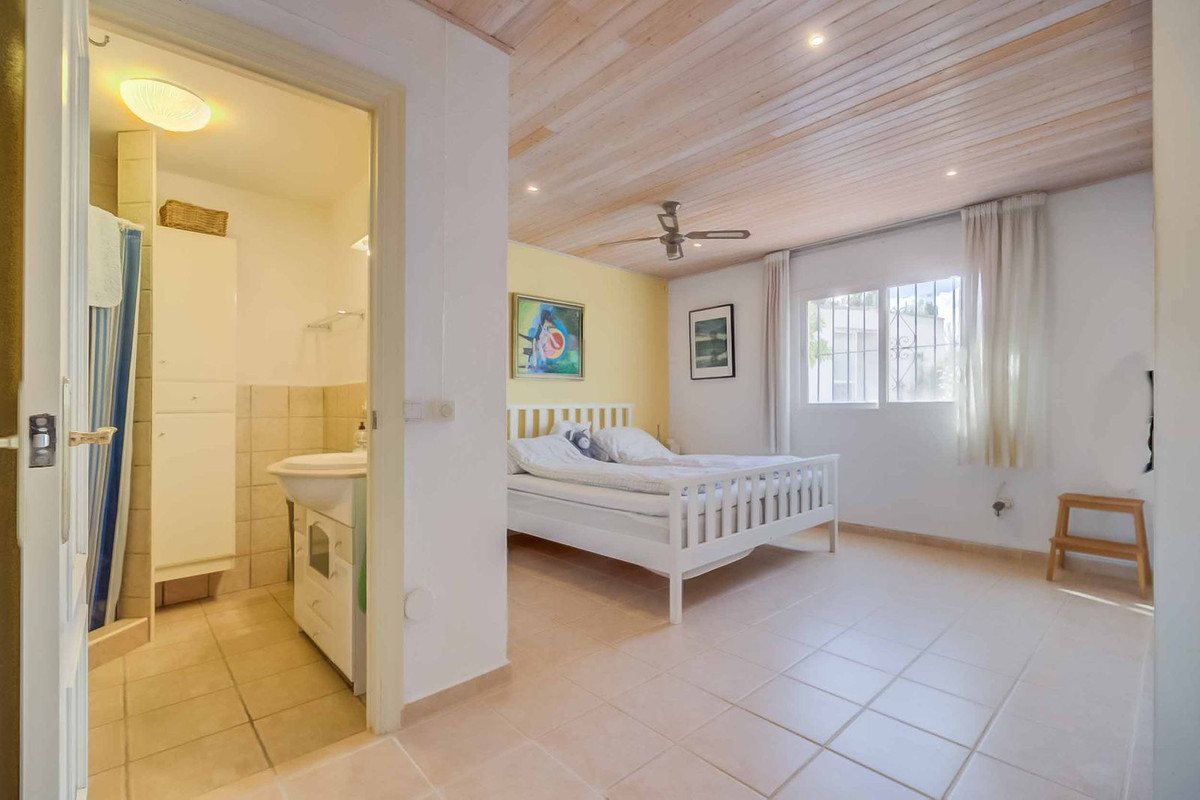 4 Bed Townhouse for sale in Sierrezuela Costa Del Sol, Málaga, Spain