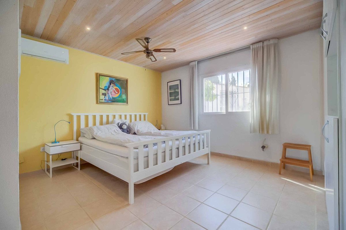 4 Bed Townhouse for sale in Sierrezuela Costa Del Sol, Málaga, Spain