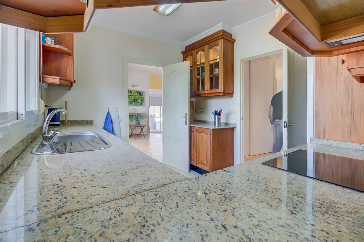 4 Bed Townhouse for sale in Sierrezuela Costa Del Sol, Málaga, Spain