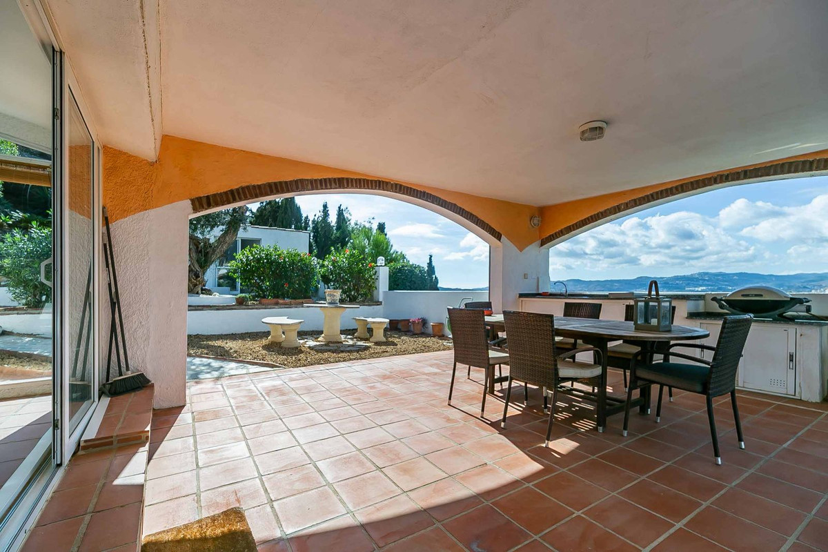 4 Bed Townhouse for sale in Sierrezuela Costa Del Sol, Málaga, Spain