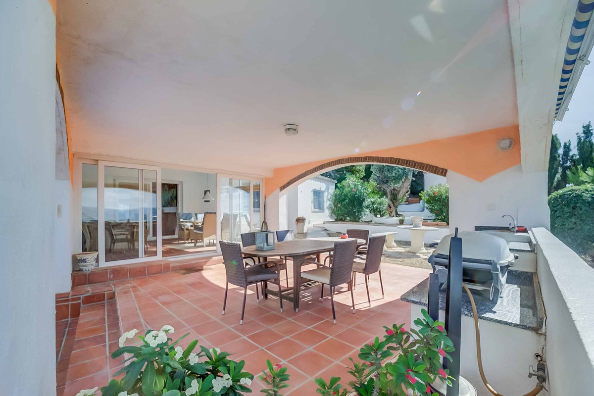 4 Bed Townhouse for sale in Sierrezuela Costa Del Sol, Málaga, Spain