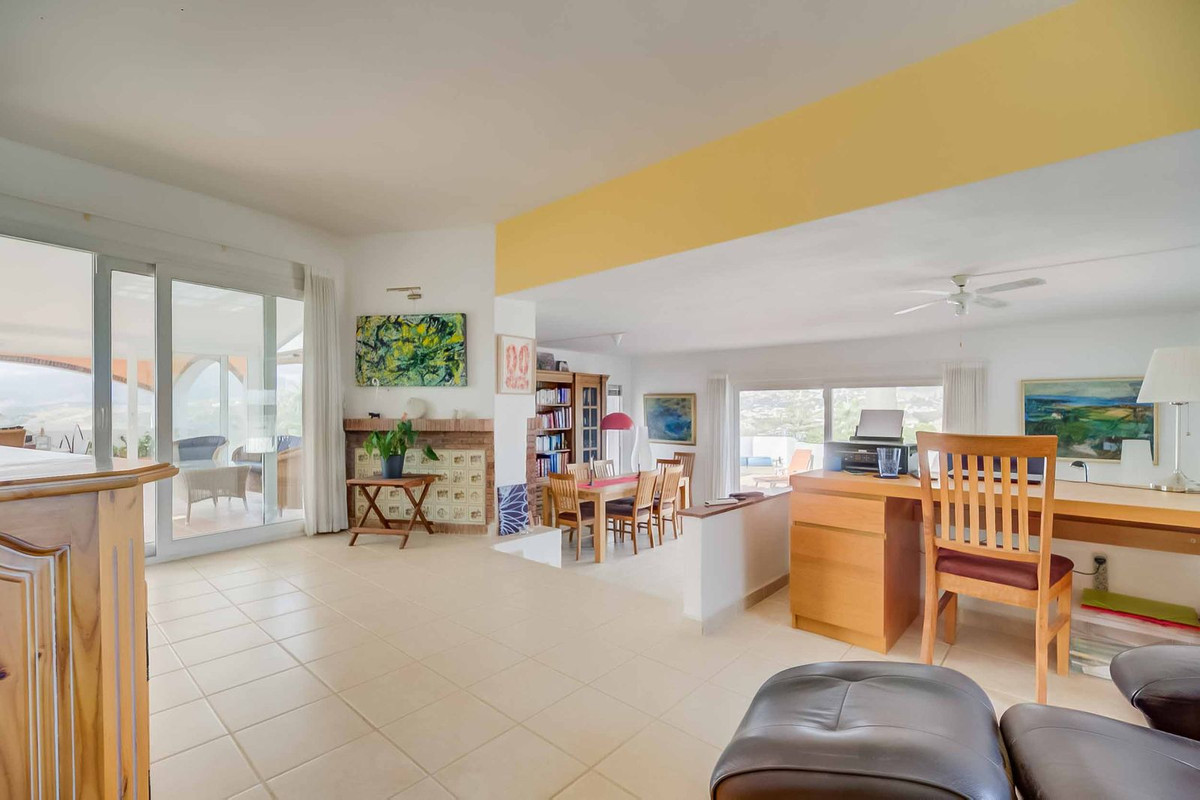 4 Bed Townhouse for sale in Sierrezuela Costa Del Sol, Málaga, Spain