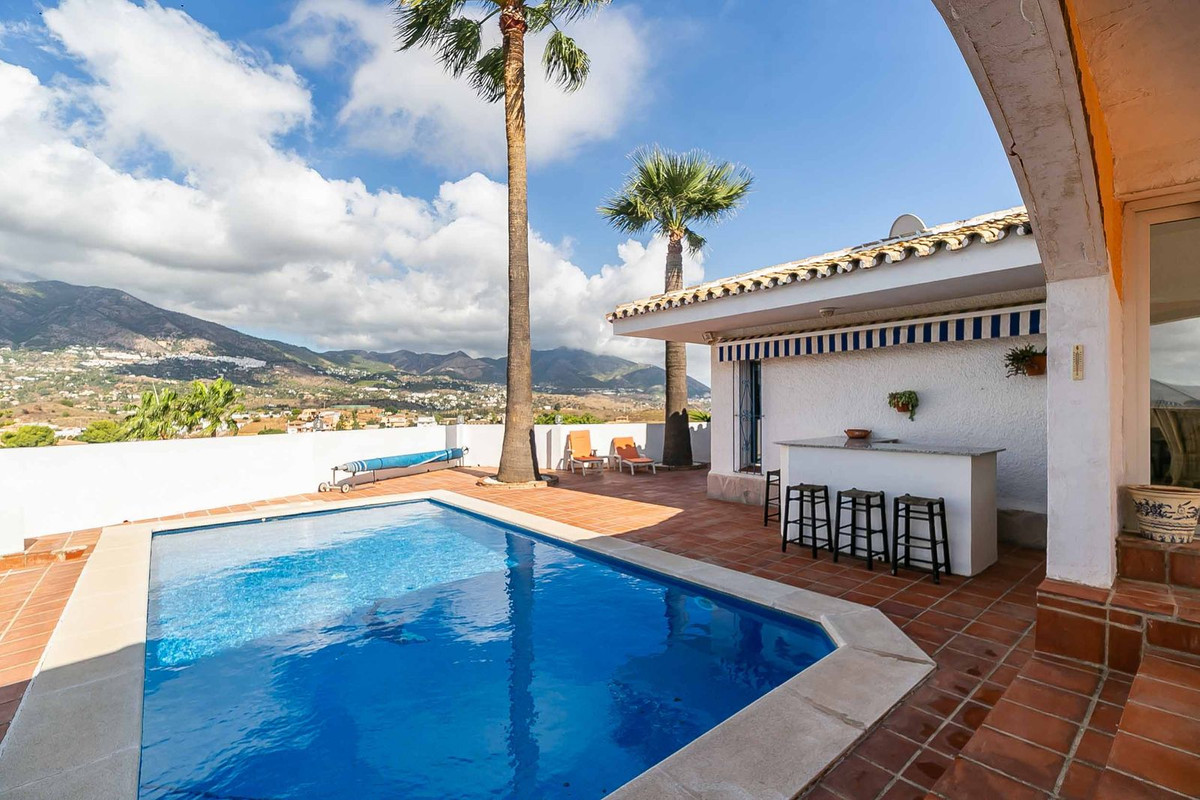 4 Bed Townhouse for sale in Sierrezuela Costa Del Sol, Málaga, Spain
