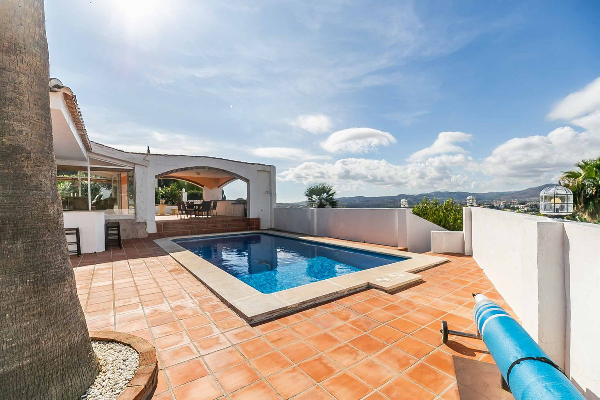 4 Bed Townhouse for sale in Sierrezuela Costa Del Sol, Málaga, Spain