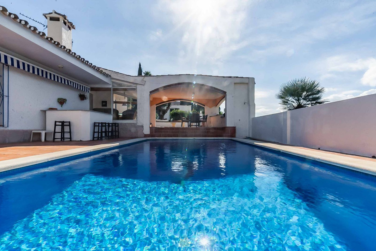 4 Bed Townhouse for sale in Sierrezuela Costa Del Sol, Málaga, Spain