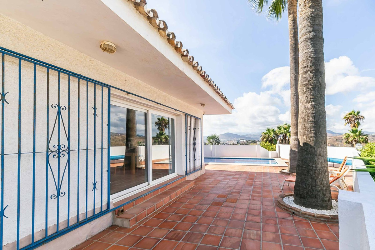 4 Bed Townhouse for sale in Sierrezuela Costa Del Sol, Málaga, Spain