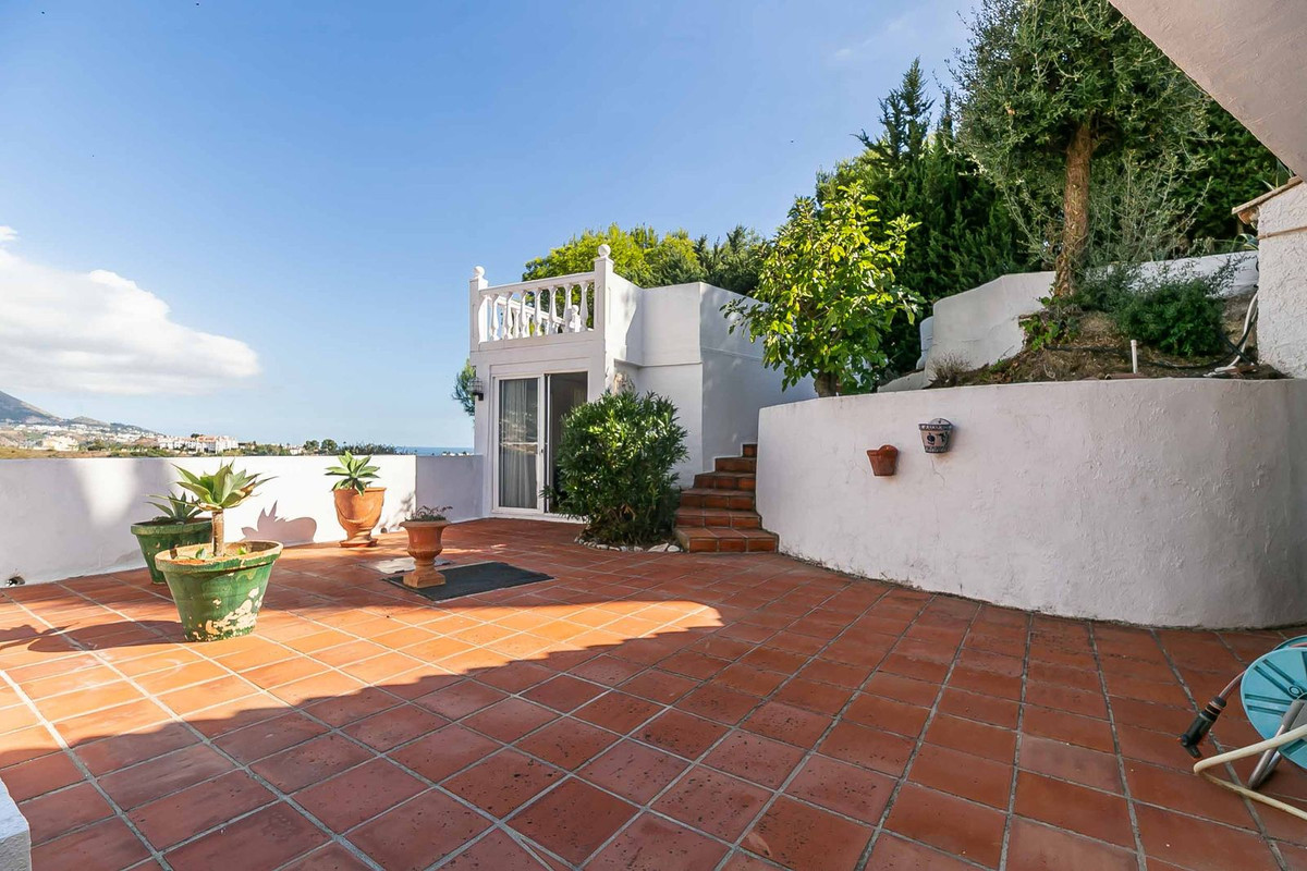 4 Bed Townhouse for sale in Sierrezuela Costa Del Sol, Málaga, Spain