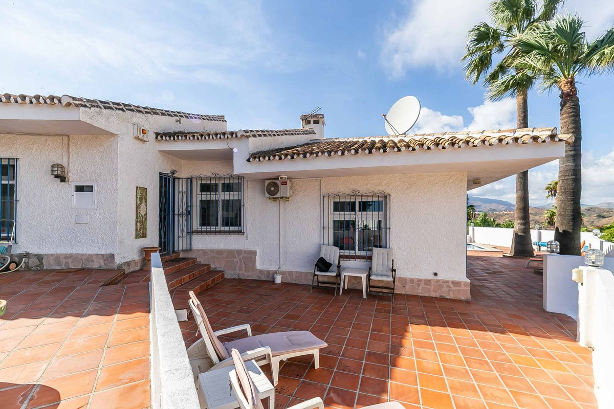 4 Bed Townhouse for sale in Sierrezuela Costa Del Sol, Málaga, Spain