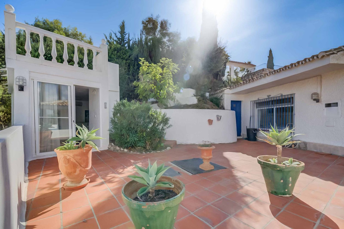 4 Bed Townhouse for sale in Sierrezuela Costa Del Sol, Málaga, Spain