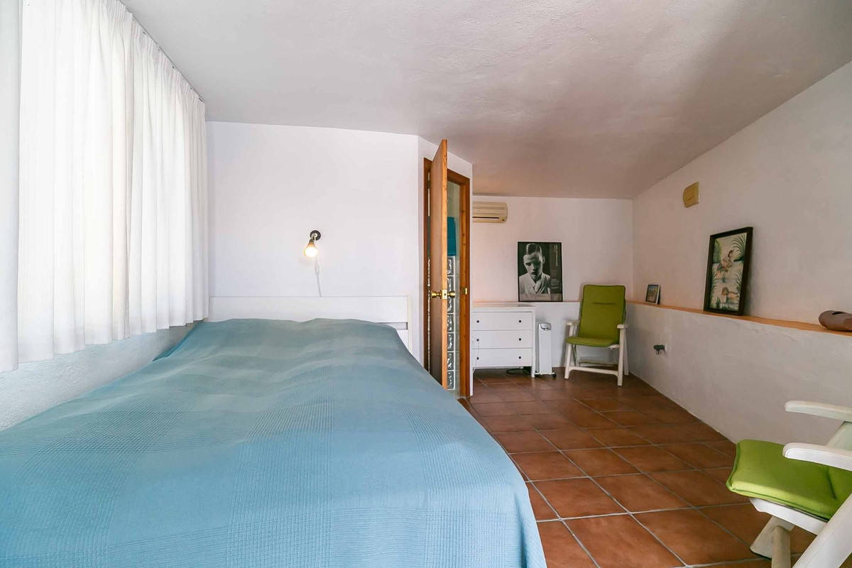 4 Bed Townhouse for sale in Sierrezuela Costa Del Sol, Málaga, Spain