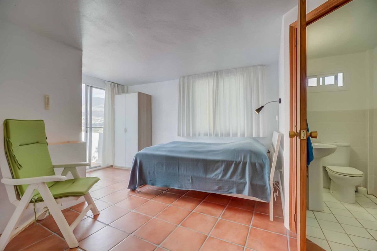 4 Bed Townhouse for sale in Sierrezuela Costa Del Sol, Málaga, Spain