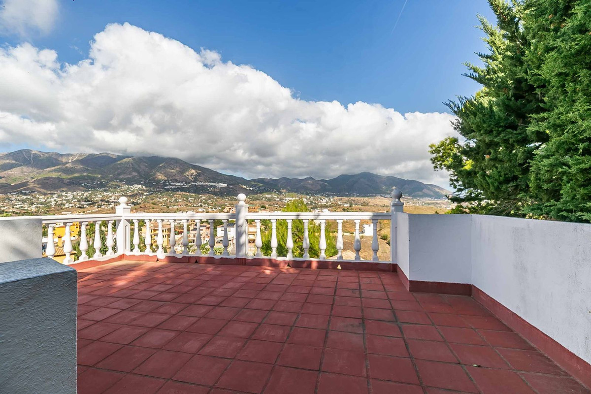 4 Bed Townhouse for sale in Sierrezuela Costa Del Sol, Málaga, Spain