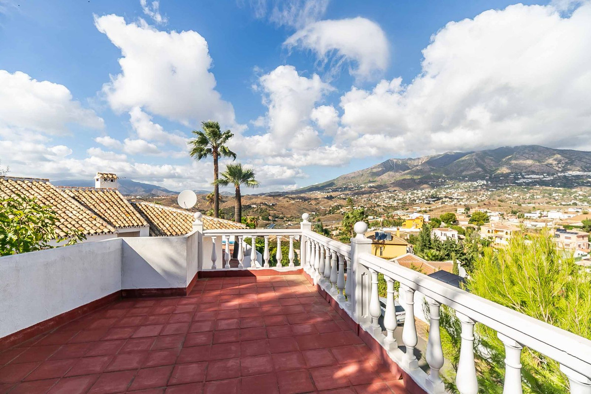4 Bed Townhouse for sale in Sierrezuela Costa Del Sol, Málaga, Spain